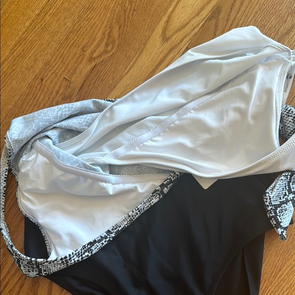 Cupshe Snakeskin and Black One-Piece Swimsuit large - Picture 5 of 5